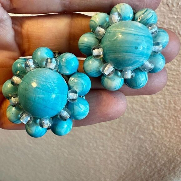 Blue beaded vintage clip on earrings - Picture 2 of 9